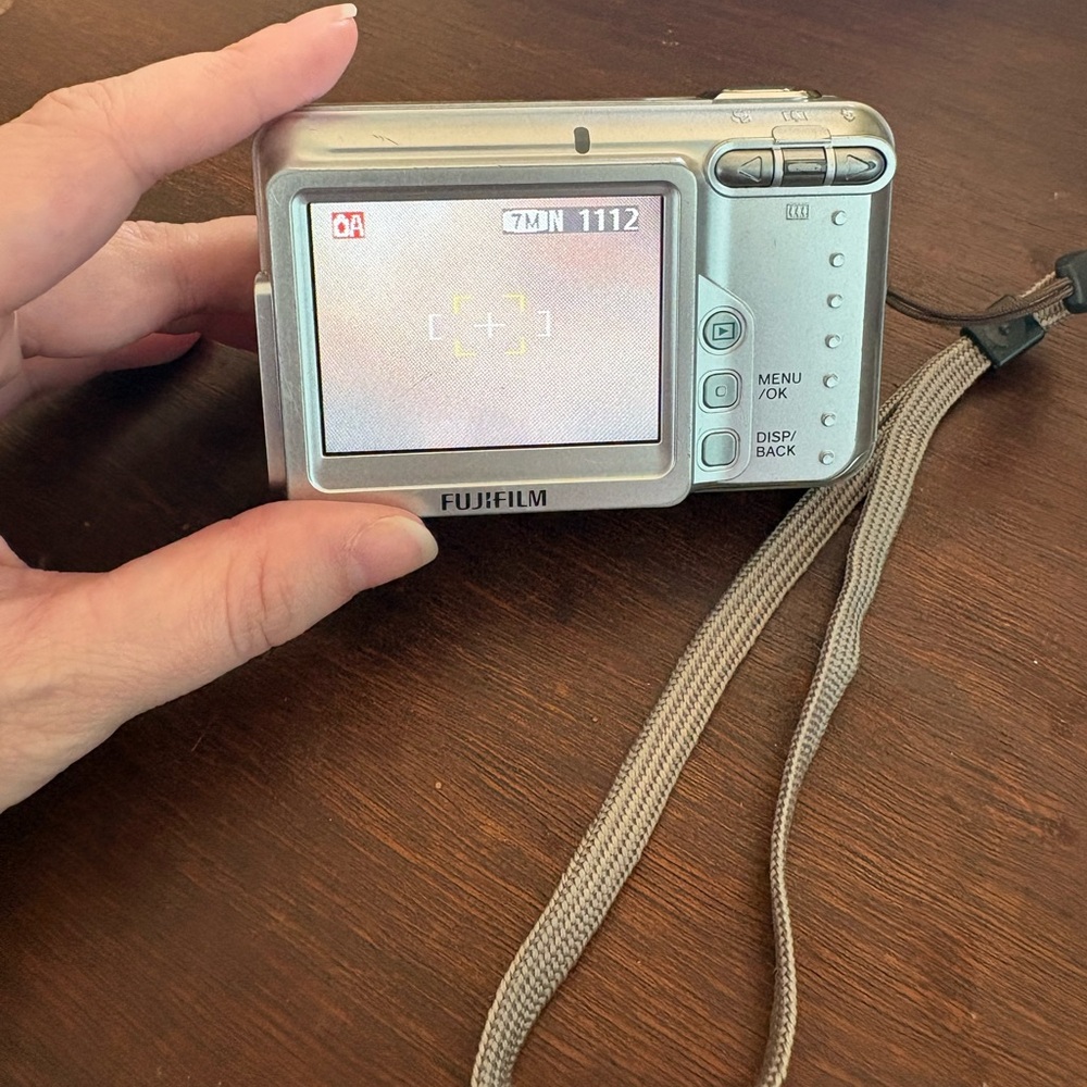 Fujifilm Finepix A700 Series 7.3MP Silver Compact Digital Camera w/ Wrist Strap - Picture 8 of 11